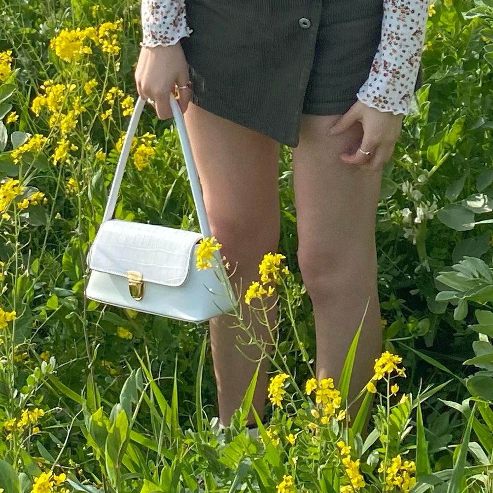 White shoulder bag